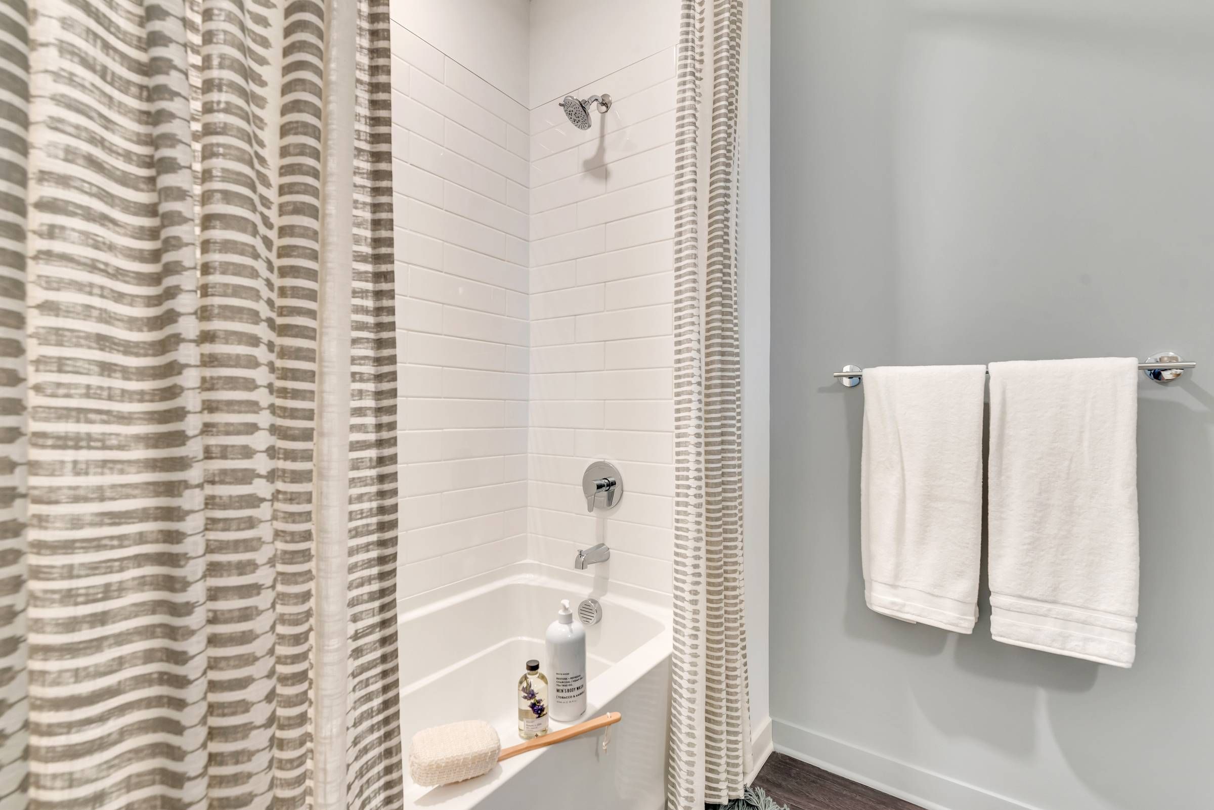 Alta Purl apartment bathroom with clean shower/bath.