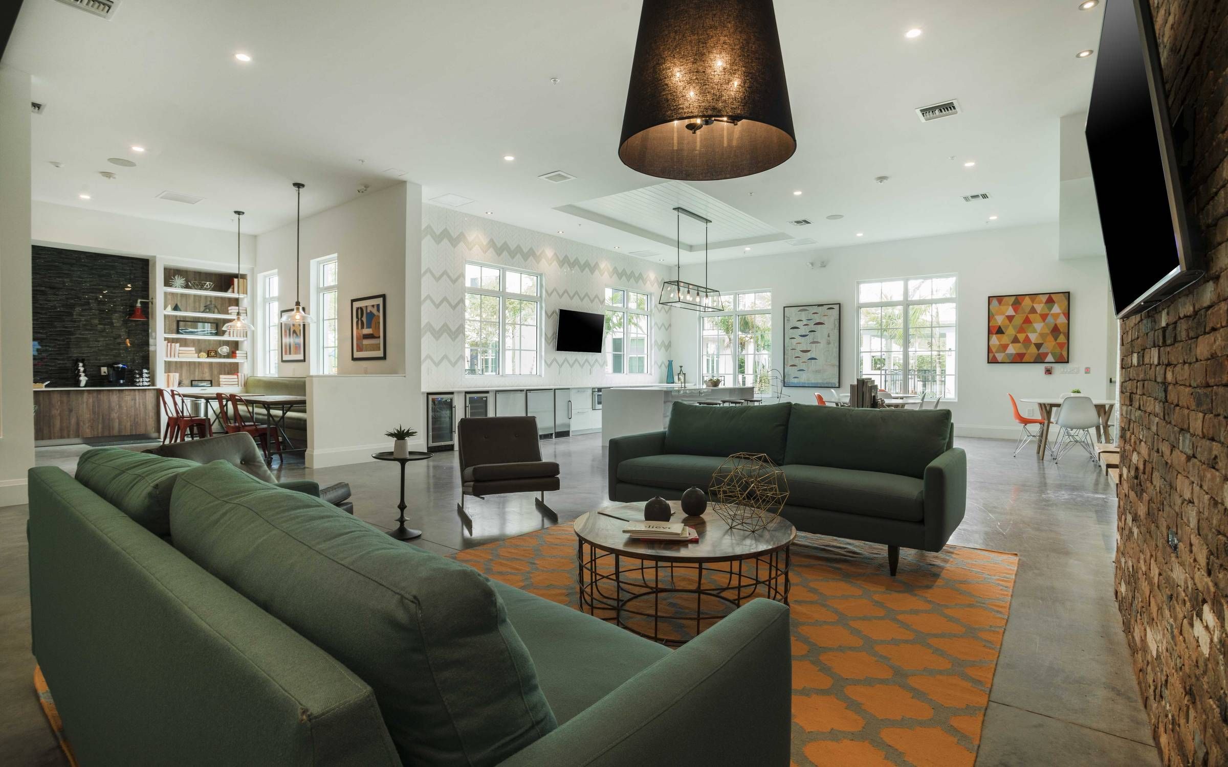 Delray Station community lounge area with seating and beautiful decor.
